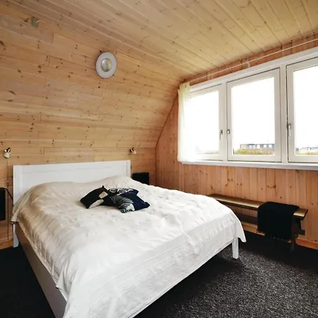 Holiday home Three-bedroom Holiday In